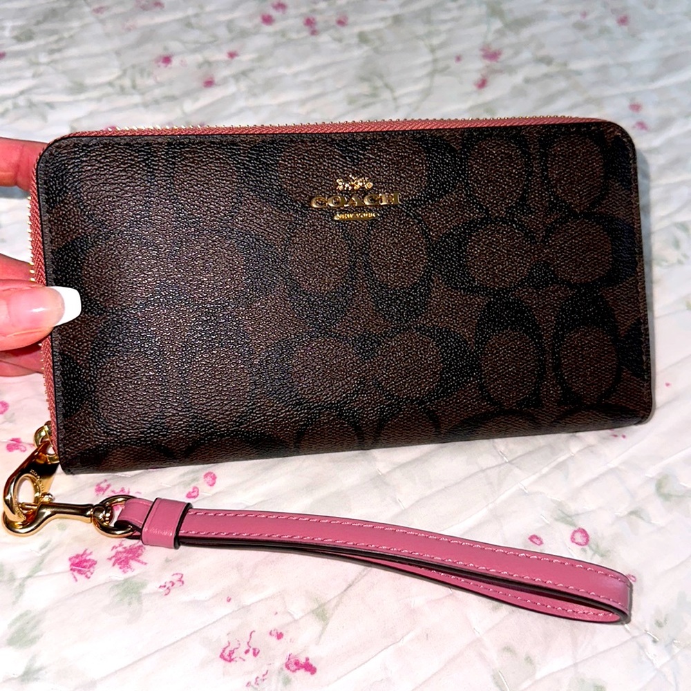 𝗖𝗢𝗔𝗖𝗛 Zip Around Long Wallet! Brand New!
